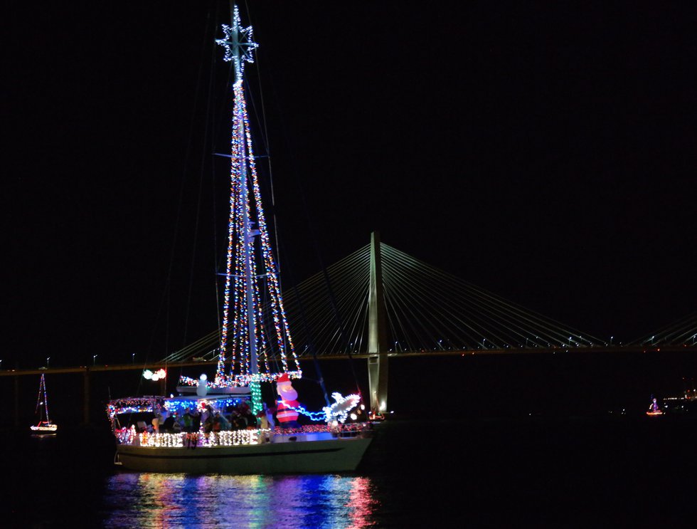 Holiday-Parade-of-Boats-Charleston5.jpg